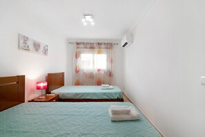 2 makuuhuonetta, silitysrauta/-lauta, ilmainen Wi-Fi, vuodevaatteet