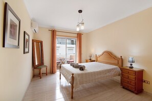 2 bedrooms, iron/ironing board, free WiFi, bed sheets - Apartment "Beija Flor" with Private Balcony, Wi-Fi & A/C (Monte Gordo)