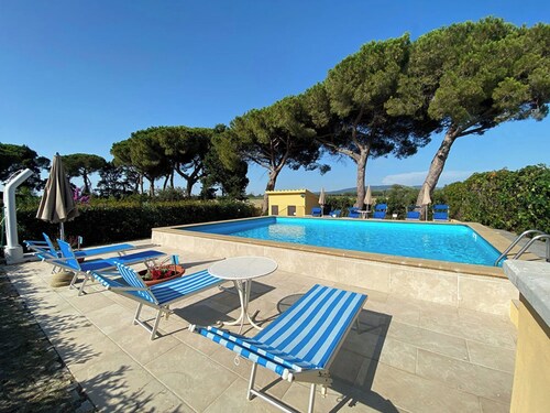 Apartment 'Podere Nuti - 4 Lauro' with Shared Pool, Shared Garden and Wi-Fi