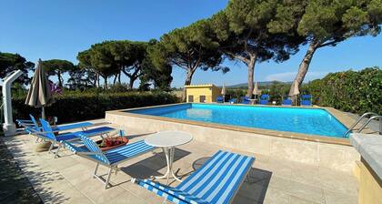Apartment 'Podere Nuti - 4 Lauro' with Shared Pool, Shared Garden and Wi-Fi