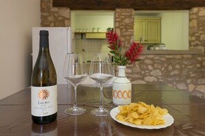 Frigorifero, forno, piano cottura, macchina per tè/caffè