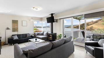 Smart TV, fireplace, DVD player, table football