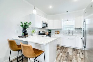 Fridge, microwave, oven, stovetop - White Sands Retreat - Modern, Comfy, Down from Beach! (Surfside Beach)