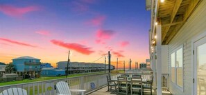 Outdoor dining - White Sands Retreat - Modern, Comfy, Down from Beach! (Surfside Beach)