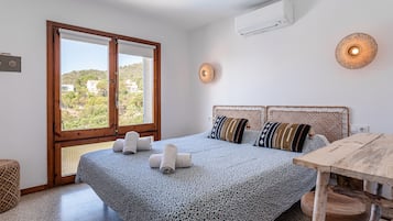 4 slaapkamers, een strijkplank/strijkijzer, gratis wifi, beddengoed