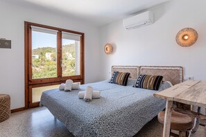 4 makuuhuonetta, silitysrauta/-lauta, ilmainen Wi-Fi, vuodevaatteet