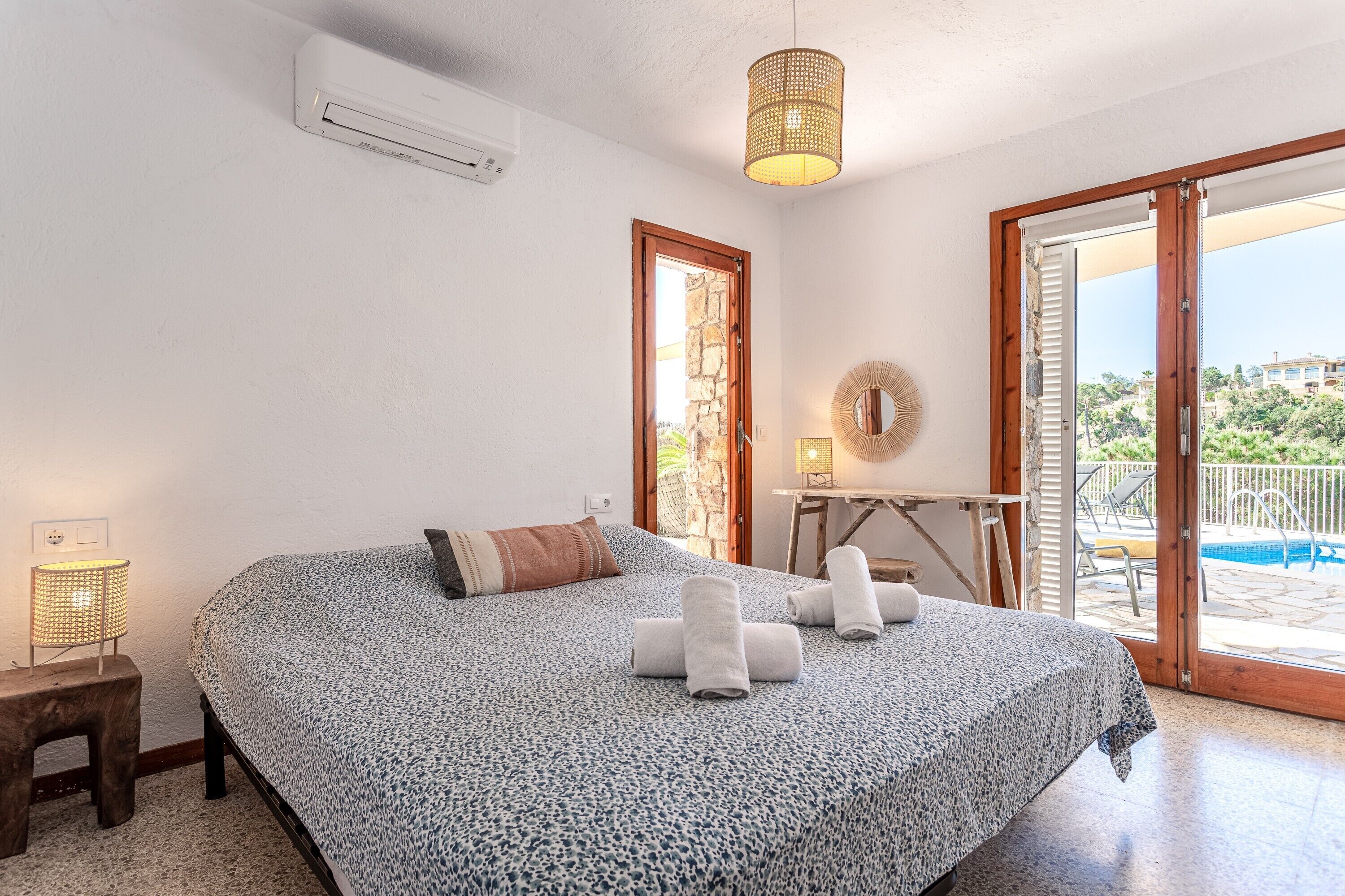 4 habitaciones, tabla de planchar con plancha y wifi gratis 