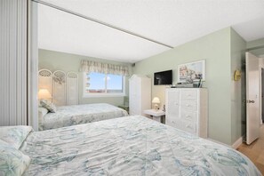 2 bedrooms, iron/ironing board, free WiFi, wheelchair access