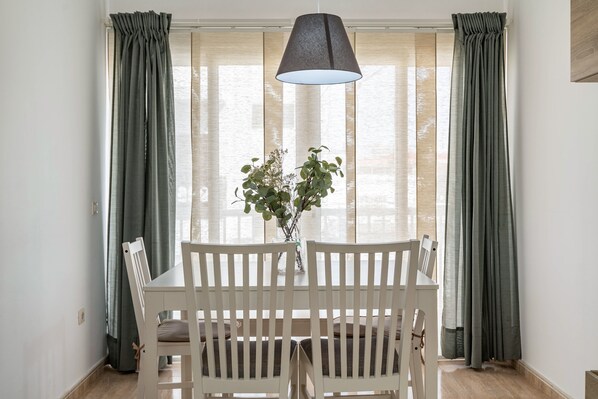 Dining - Vacation Apartment 'Ganivet Home' with Private Terrace and Wi-Fi (Arrecife)