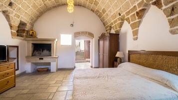 2 slaapkamers, een strijkplank/strijkijzer, beddengoed