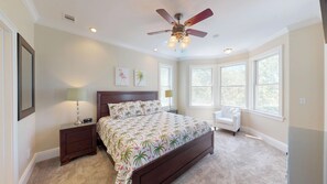 5 bedrooms, free WiFi, bed sheets