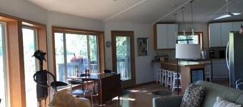 Elevated Round House on Stilts, 2 Bedrooms, 2 Baths, Sleeps 4!