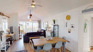Interior - Luna Azul -  a beach house that sleeps 8 guests  in 3 bedrooms (Filey)