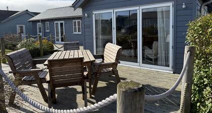 Luna Azul - a beach house that sleeps 8 guests in 3 bedrooms