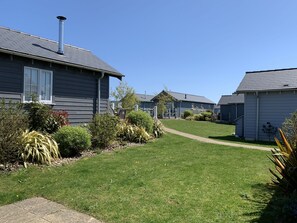 Property grounds - Blue Bay -  a beach house that sleeps 6 guests  in 2 bedrooms (Filey)