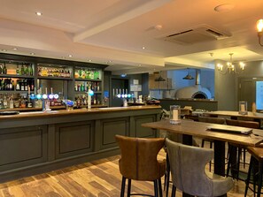 Bar (on property) - Family TIdes -  a cottage that sleeps 6 guests  in 2 bedrooms (Filey)