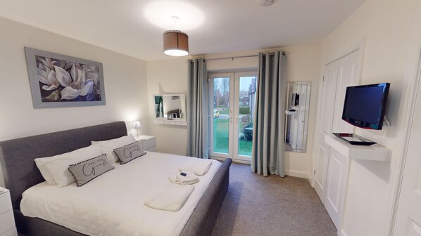 2 bedrooms, iron/ironing board, travel crib, free WiFi