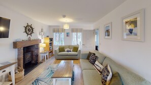 Een smart-tv en een open haard