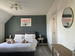 3 bedrooms, iron/ironing board, free WiFi, bed sheets - Caramel Cottage -  a cottage that sleeps 6 guests  in 3 bedrooms (Filey)