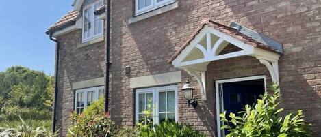 المنشأة من الخارج