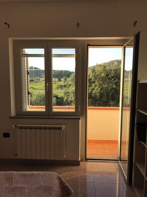 Interior - Spacious holiday home near the sea with courtyard perfect for families & friends (Cooperativa Phiniscollis)