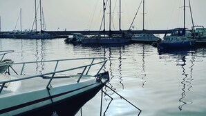 A marina with several sailboats docked. - Spacious holiday home near the sea with courtyard perfect for families & friends (Cooperativa Phiniscollis)