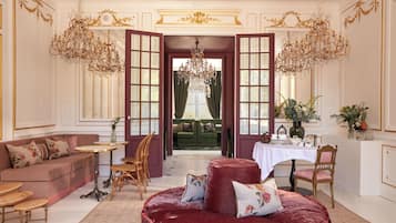 Petit déjeuner buffet servi tous les jours en supplément