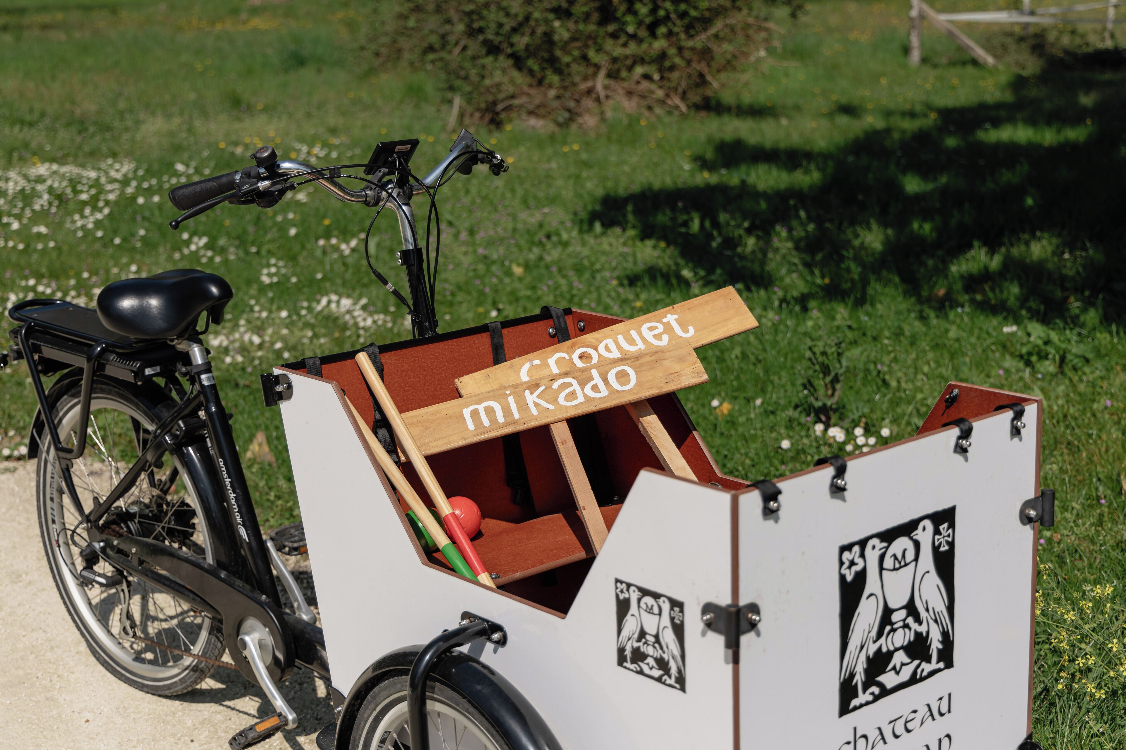 A bicycle with a wooden box attached, labeled "croquet mikao."