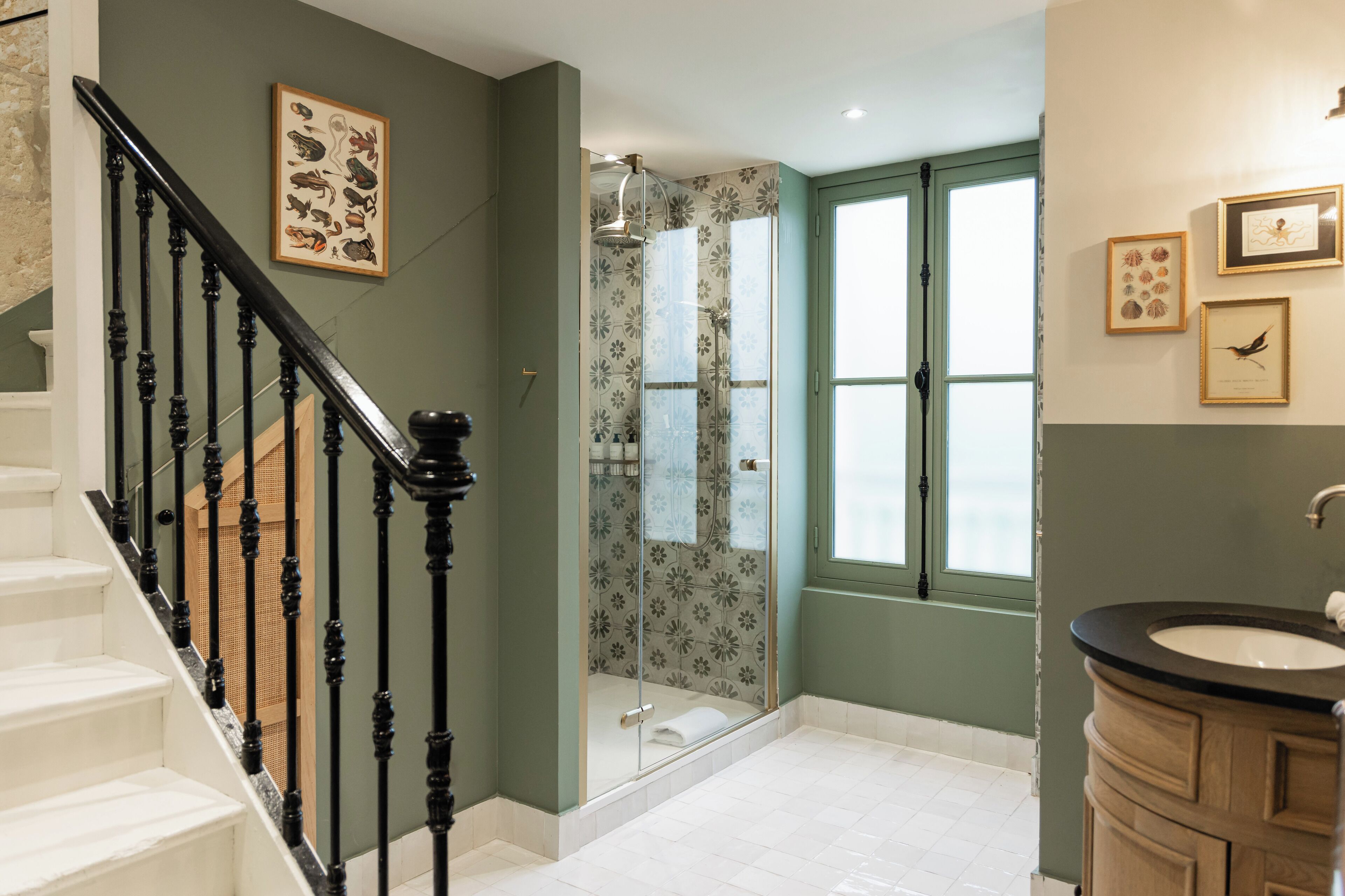 Junior Suite, Terrace | Bathroom | Designer toiletries, hair dryer, slippers, towels