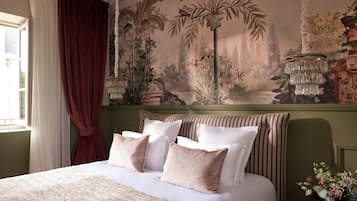 Deluxe Room | 1 bedroom, free minibar, in-room safe, individually decorated