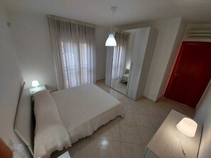 2 chambres, fer et planche Ă repasser, Wi-Fi gratuit, draps fournis