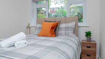 2 bedrooms, iron/ironing board, free WiFi, bed sheets