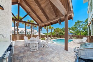 Unclassified image, 3 of 84, button