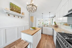 Unclassified image, 3 of 84, button