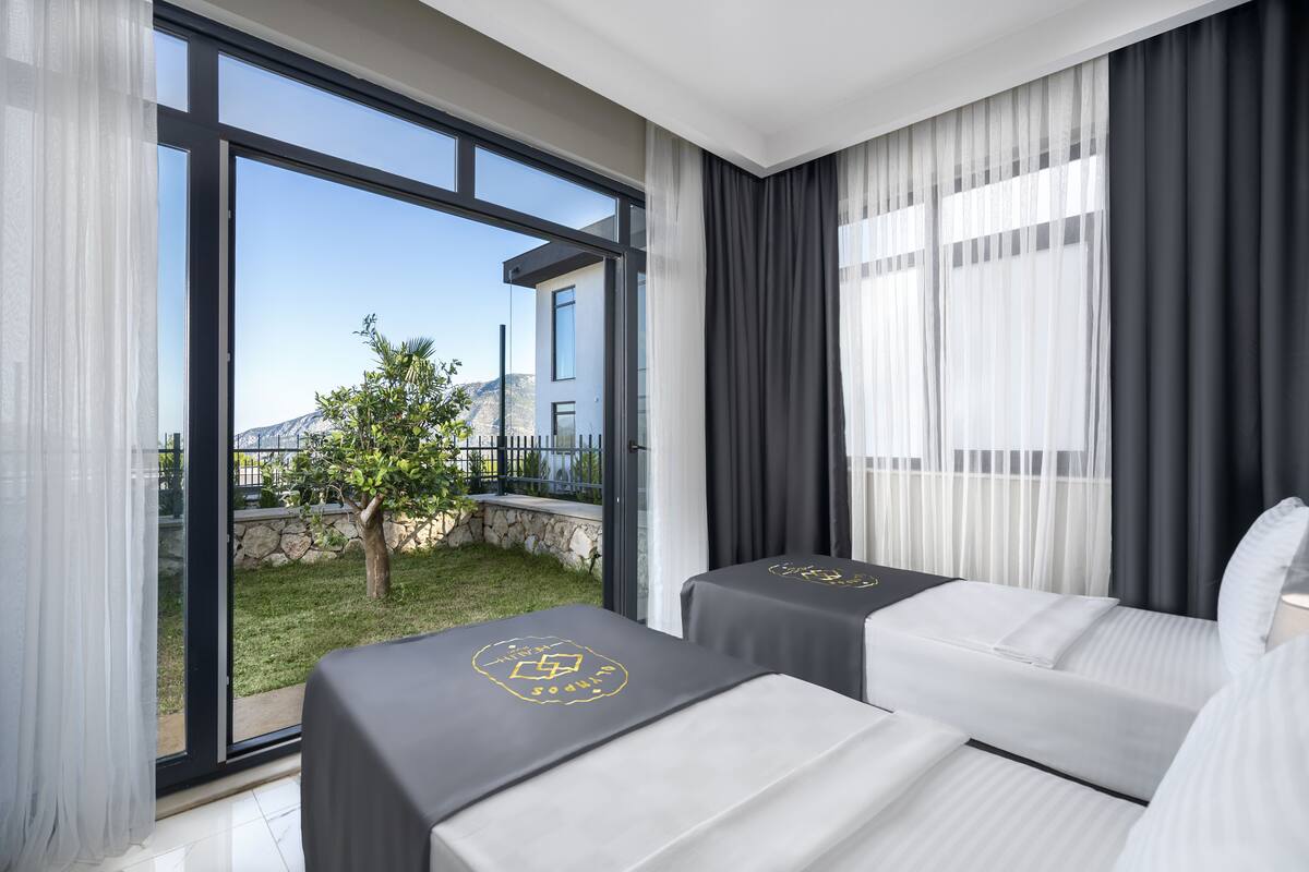 Superior-Suite, 2 Schlafzimmer, Kamin, zum Garten hin | Hochwertige Bettwaren, kostenlose Minibar, Zimmersafe