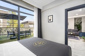 1 bedroom, premium bedding, free minibar, in-room safe
