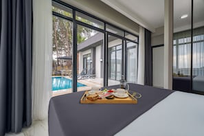 Suíte luxo, 2 quartos, acesso à piscina, vista para a montanha | Roupas de cama premium, frigobar (abastecido com itens grátis)