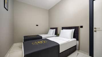Suite Familiale, 3 chambres, pas de fenêtre, rez-de-chaussée | 1 chambre, literie de qualité supérieure