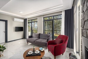 Junior Suite, 1 Bedroom, Fireplace, Garden Area | Living area