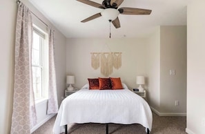 3 bedrooms, desk, iron/ironing board, travel crib - Clean 3 bedroom, 2.5 bathroom townhouse within minutes of the Ark Encounter! (Williamstown)