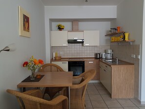 Fridge, stovetop, dishwasher, coffee/tea maker - 2-room apartment close to the beach, exclusive, swimming pool, sauna, WLAN, spa cards free of charge (Zempin)