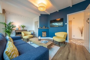 TV, fireplace - Golf Cottage, West Runton, Norfolk (West Runton)