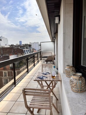 Outdoor dining - Eiffel Terrasse (Paris)
