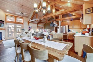 Dining - The Lodges D-1 - 1 Block to the Beach! (Cannon Beach)