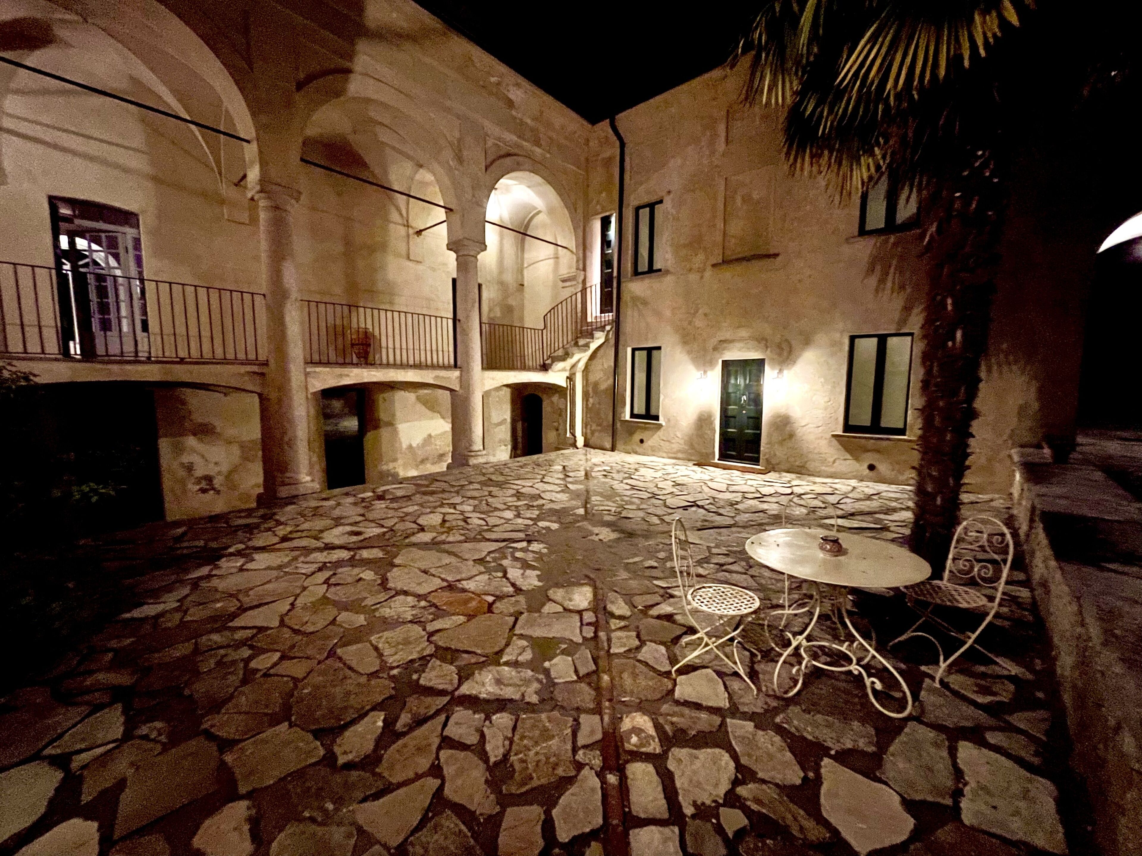 1 bedroom, Frette Italian sheets, premium bedding, down duvets