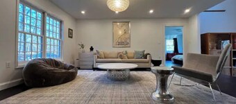 The Solarium: Woodstock Retreat w/Hot tub+Stream!