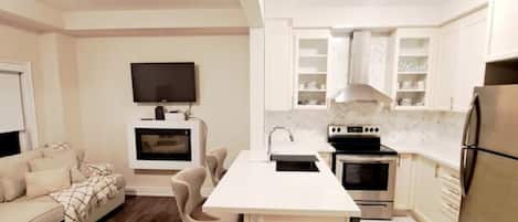 Fridge, oven, stovetop, dishwasher