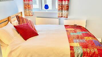 Apartment, 3 Bedrooms | Egyptian cotton sheets, premium bedding, pillowtop beds, desk