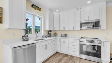 House, 3 Bedrooms | Private kitchen | Coffee/tea maker