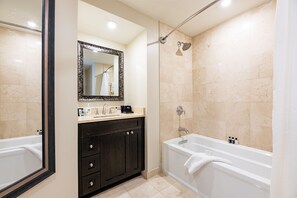 Hair dryer, towels, soap, shampoo - The Lalaurie - Historic 1B/1B - 60 Day Min Rental (New Orleans)